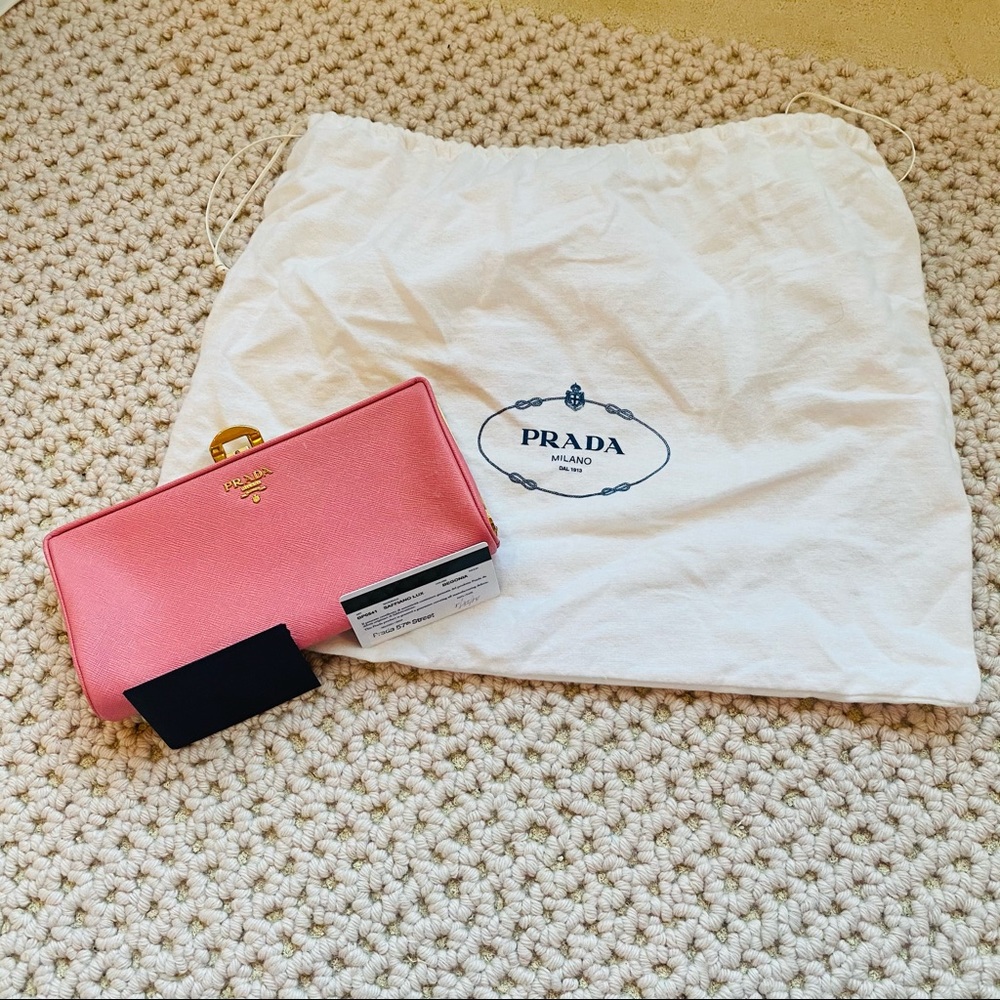 NWOT Prada Clutch Pink Rare w/gold hardware - Picture 5 of 9